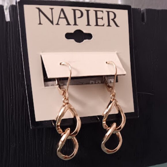 NAPIER Mod/Contemporary Gold Chain Link Lever Back Drop Earrings**NEW! - Picture 2 of 3